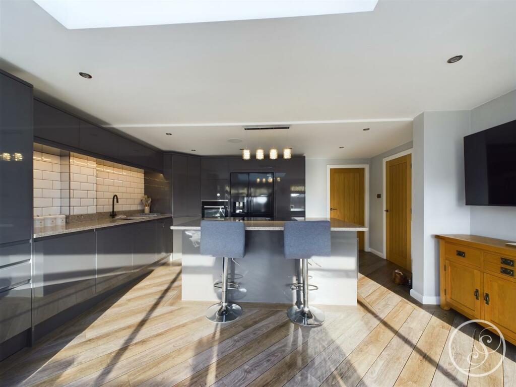 KITCHEN/LIVING AREA