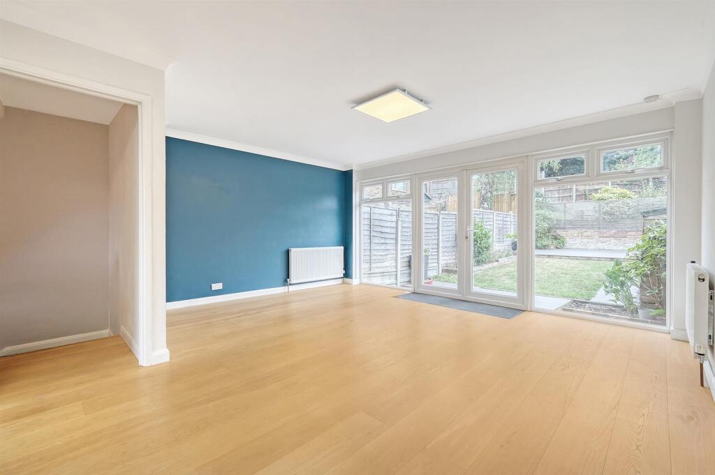 LOUNGE 2.jpg
