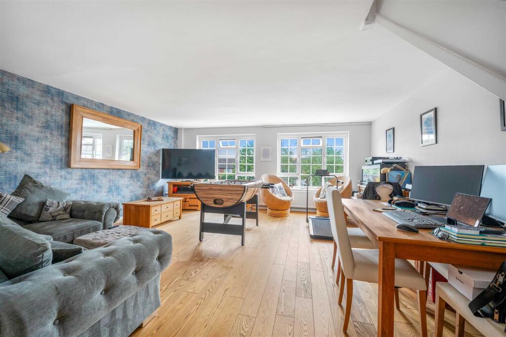 Lounge/Dining Room