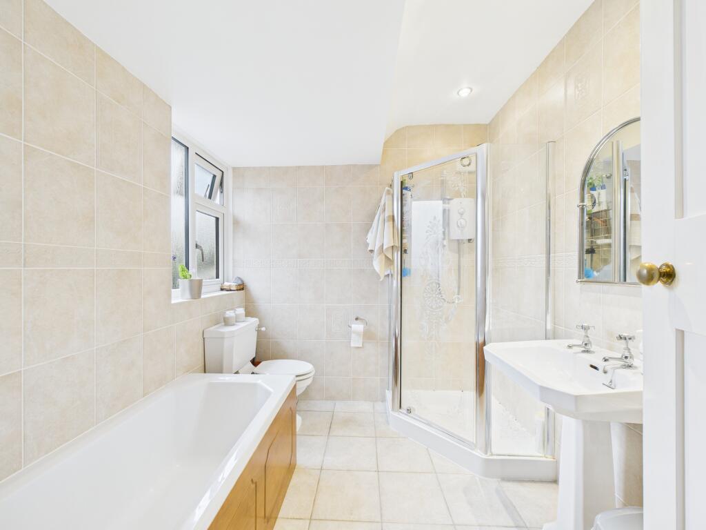 CAM04825G0-PR0192-STILL010