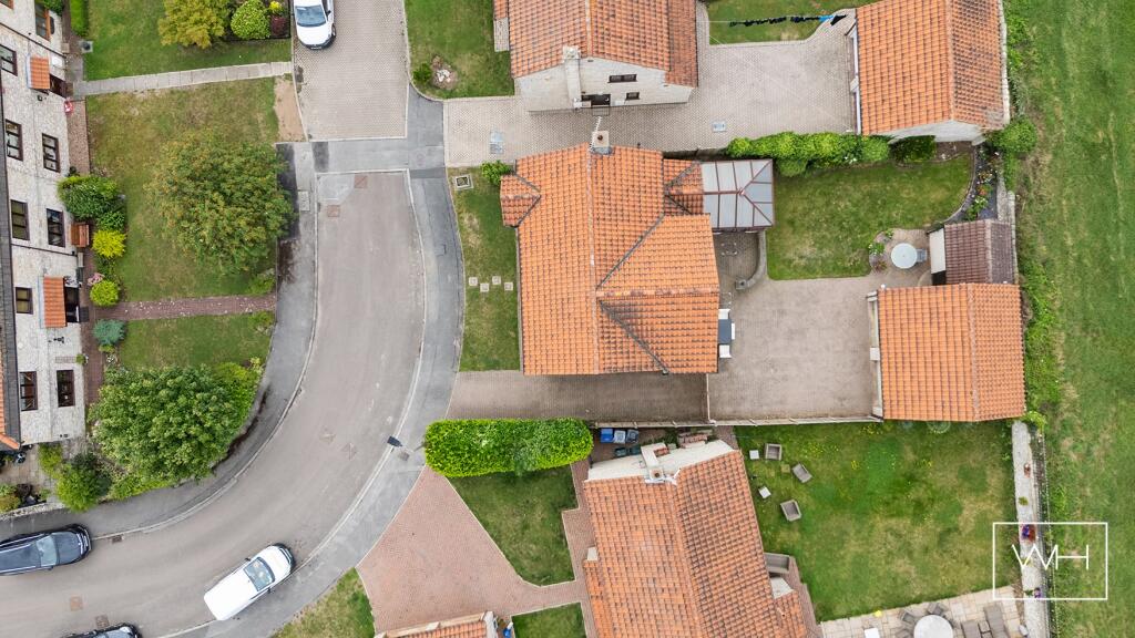 4 Manor Farm Close, 