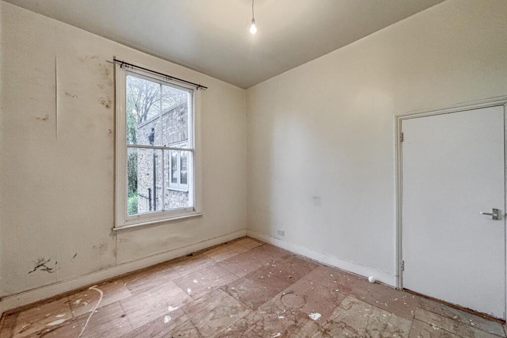 4B Askew Road, London W12 9BH