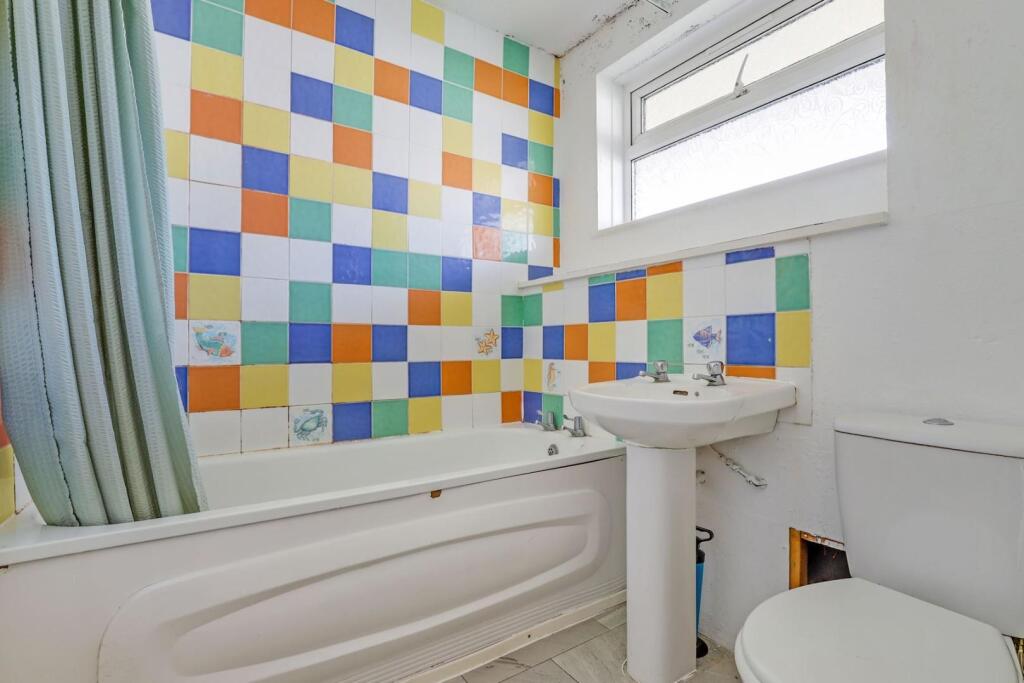 12-6572JHPropWpen - 5 Harley Court -34-medium.JPG