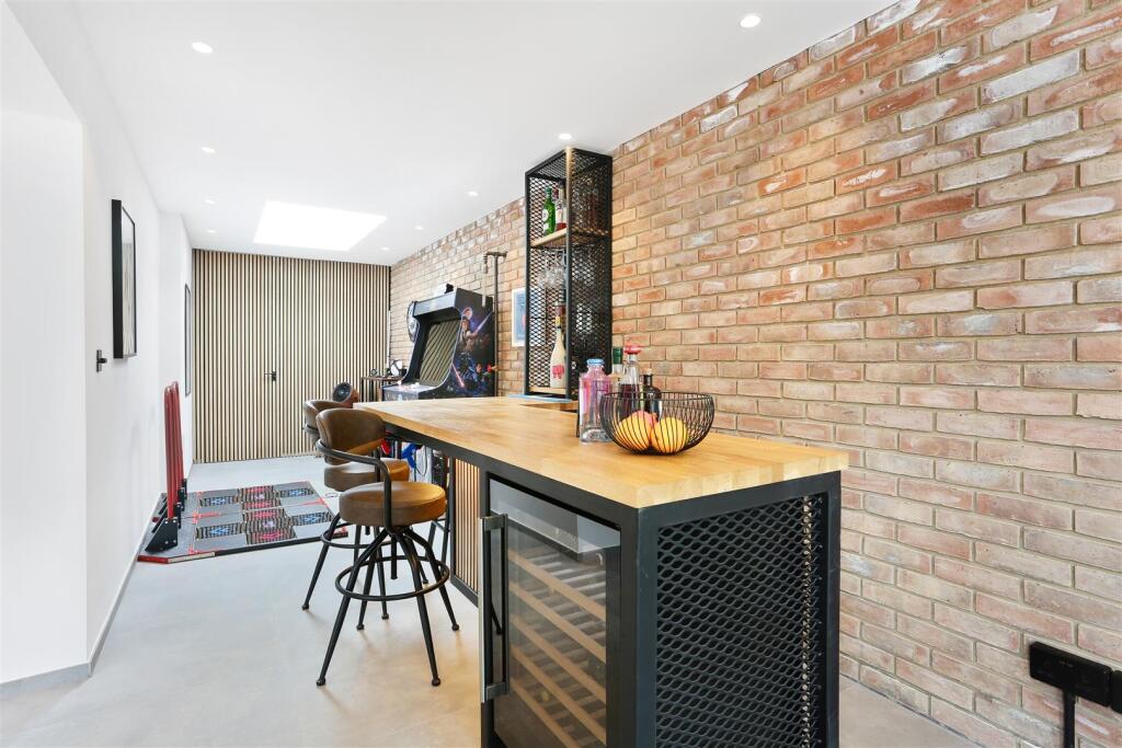 1249733894 - 43 Green Curve, SM7 - 87.jpg