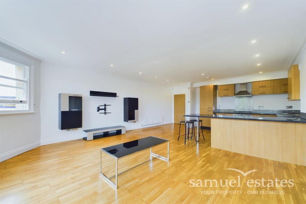 Living Room / Kitche