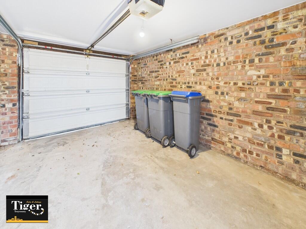 CAM02176G0-PR0540...