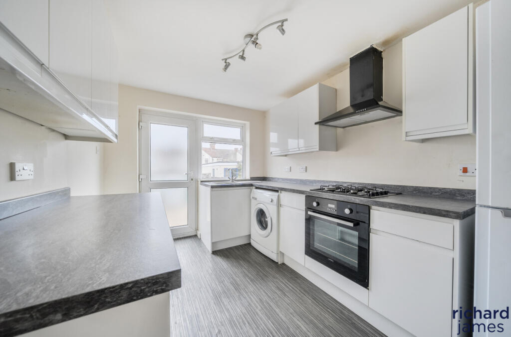 5636cebeeac1447687707875515ff7a3