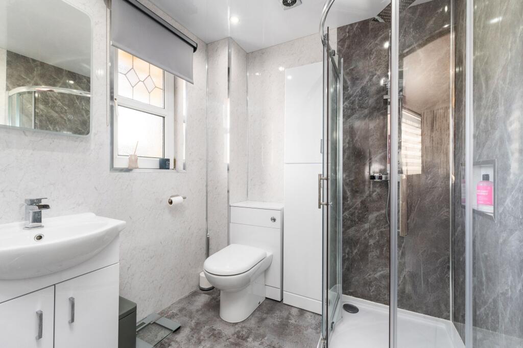 Master Bedroom En-Suite