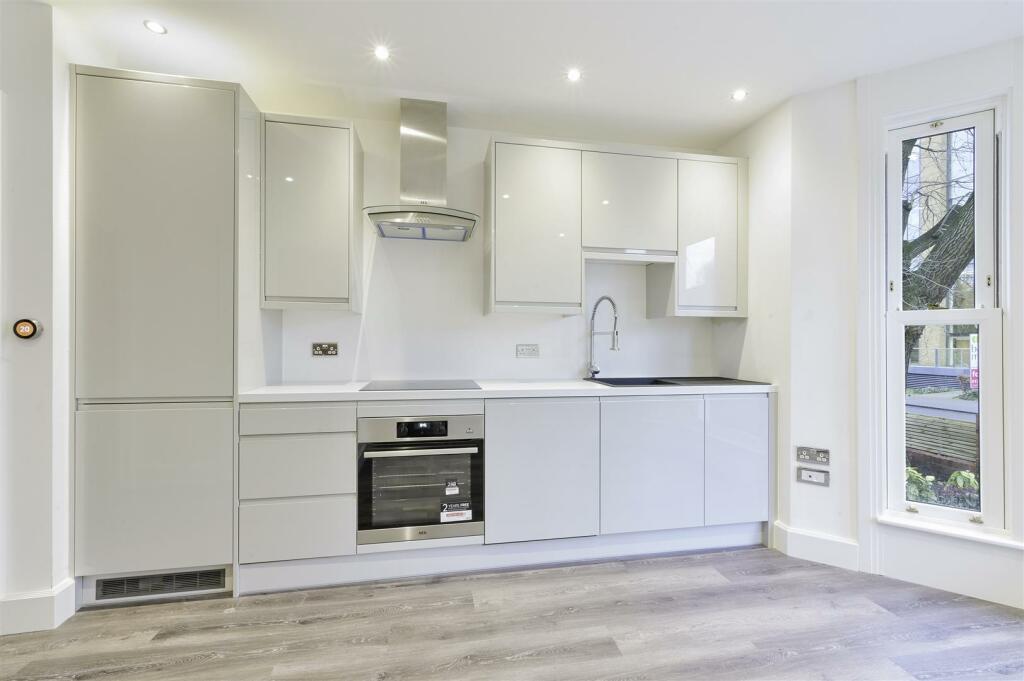 LYNWOOD OAKS FLAT 3- (7).jpg