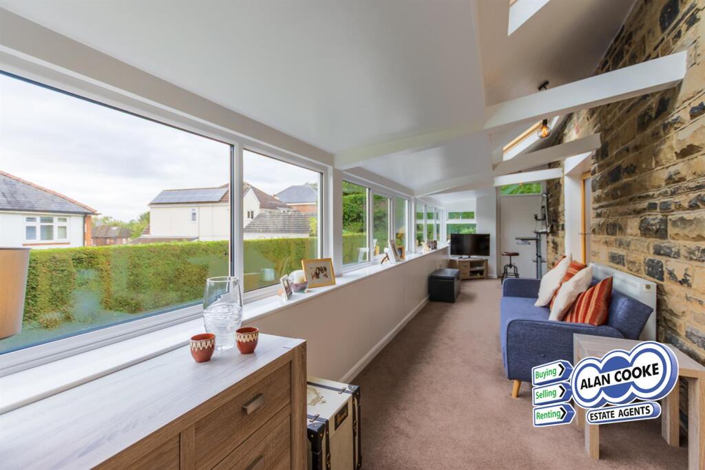 SOUTH FACING SITTING ROOM