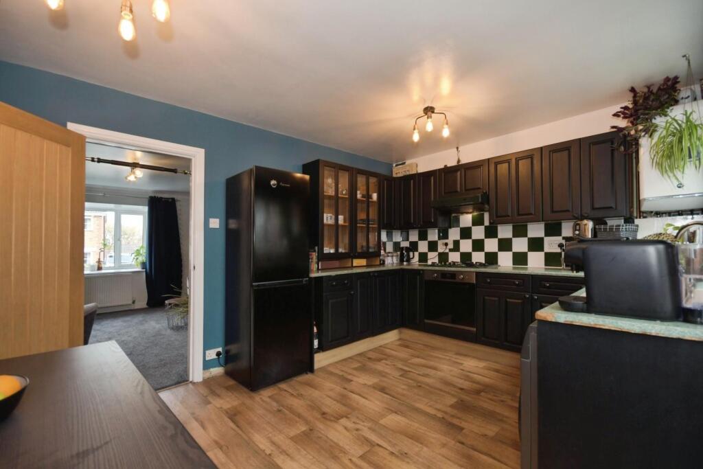 KITCHEN 02.jpg