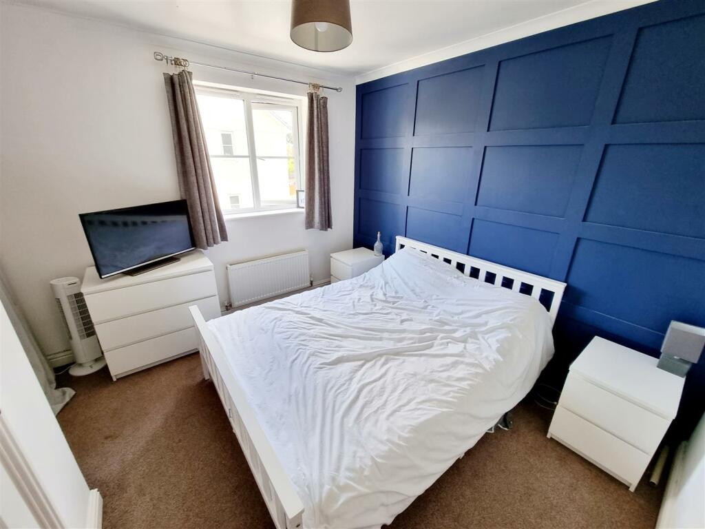 Bed 1.jpg