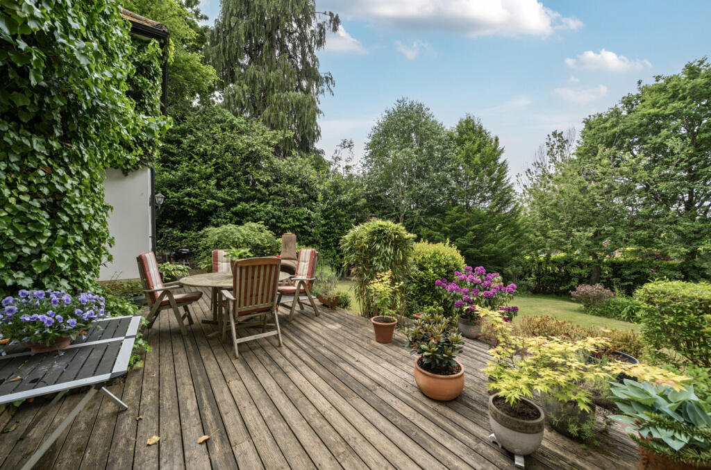 1299882-6-682f38b...