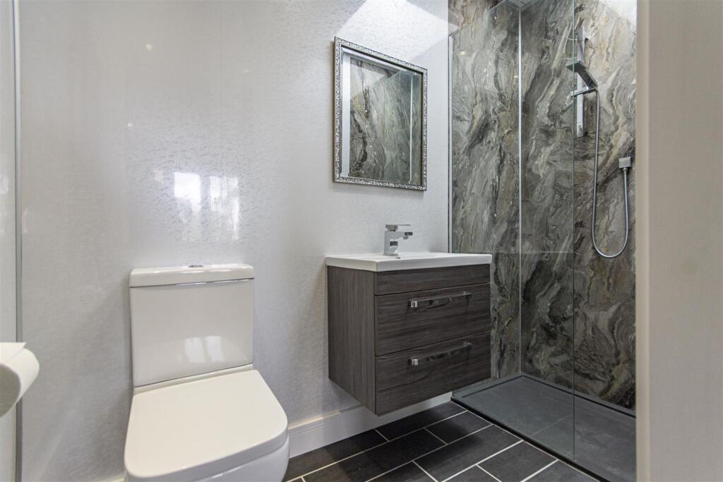 Bed 2 En Suite Shower Room