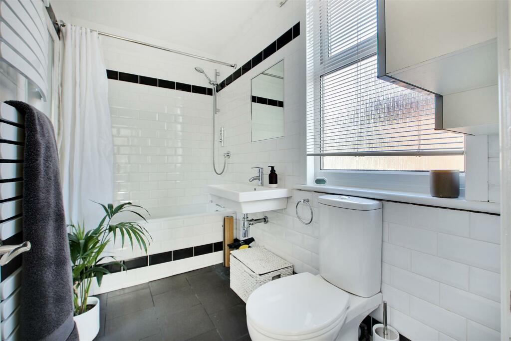 Family Bathroom.jpg