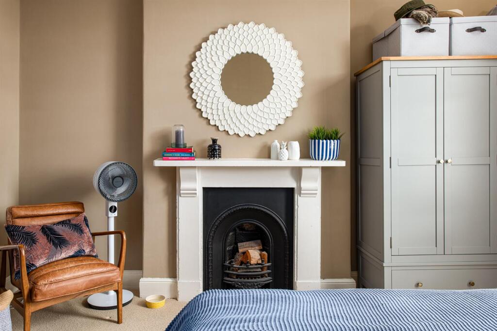 Bedroom1_5.jpg