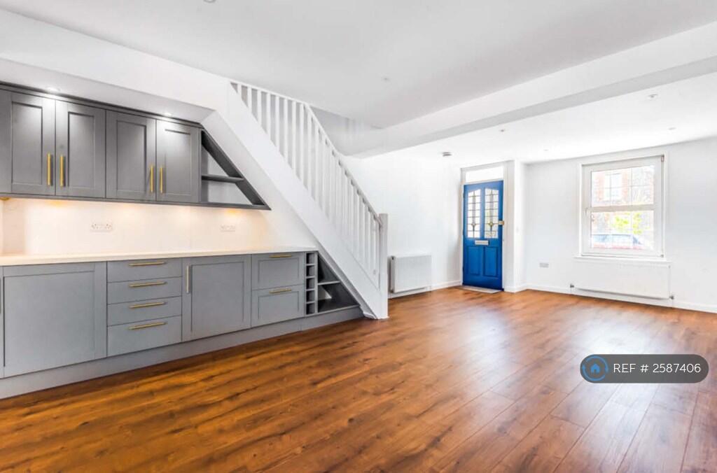 Kitchen &amp; Living Area (Unfurnished)