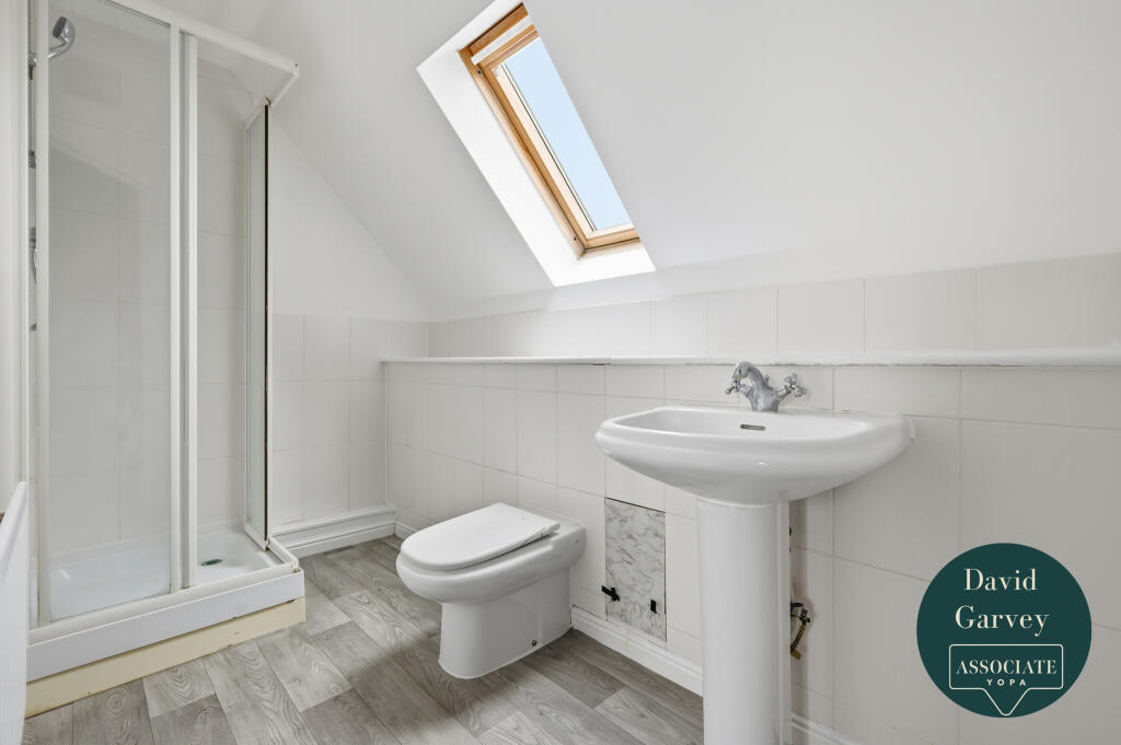 En-Suite Shower R