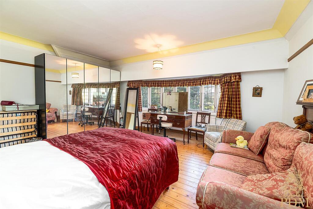 12A Thorncliffe road, Bed Room (3 of 4).jpg