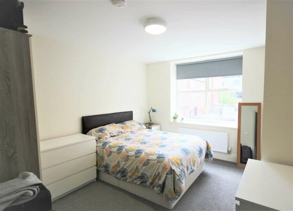 Flat_5_St_James_Row