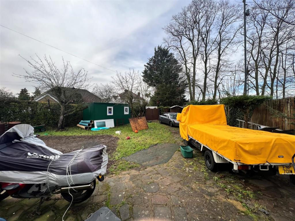 preston waye rear garden gates show.jpg