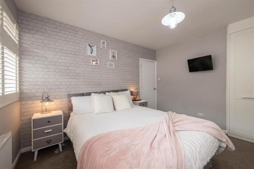 Bedroom 1.JPG