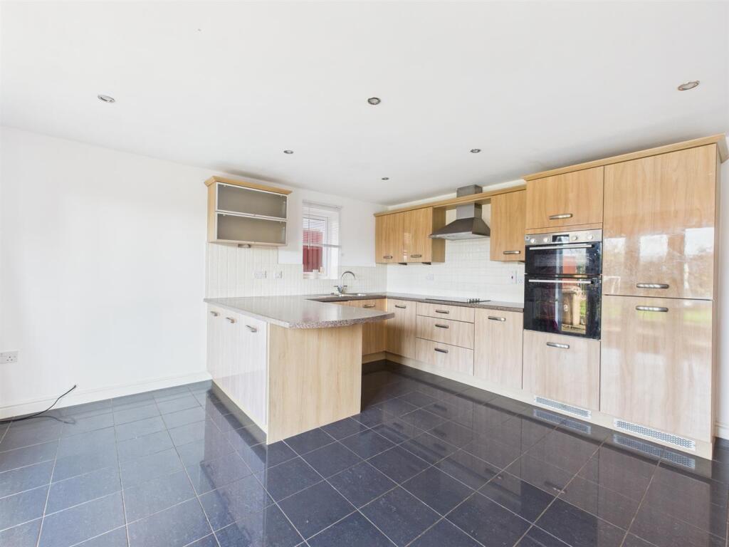 Living Kitchen/Dining Room