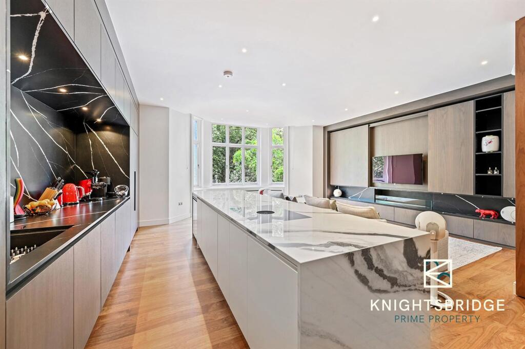 Flat G, 8 Ennismore Gardens (15).jpg