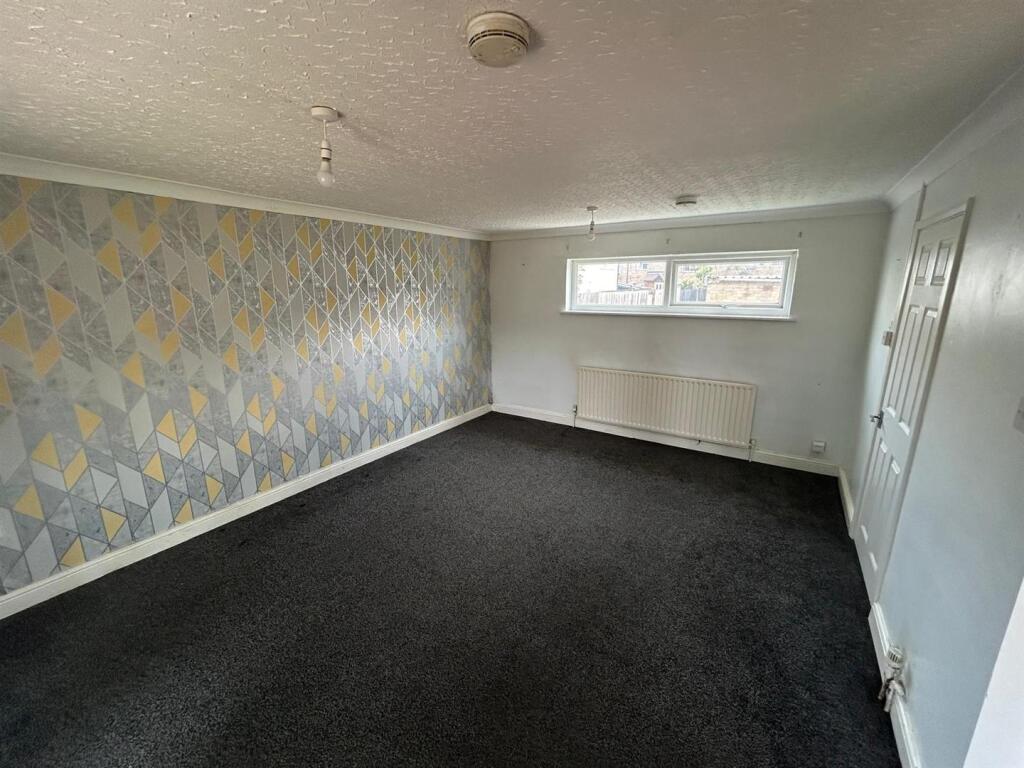 Grantham lounge 1 .jpg
