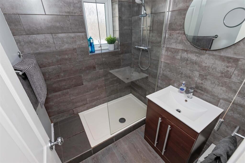 Shower Room.jpg