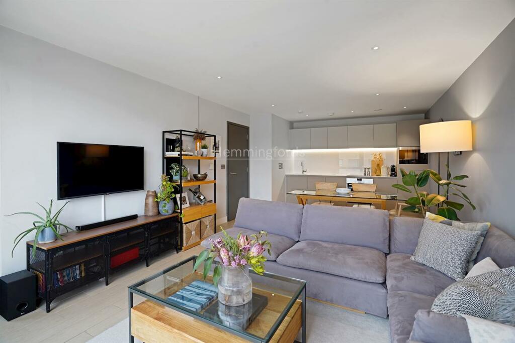 03-295480641-MK-HMF-Flat 16, 18 Canalside Square-1