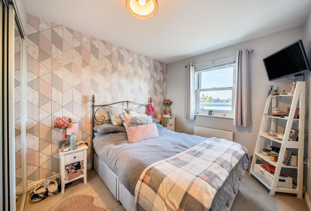 1370495-6-68ff44a...