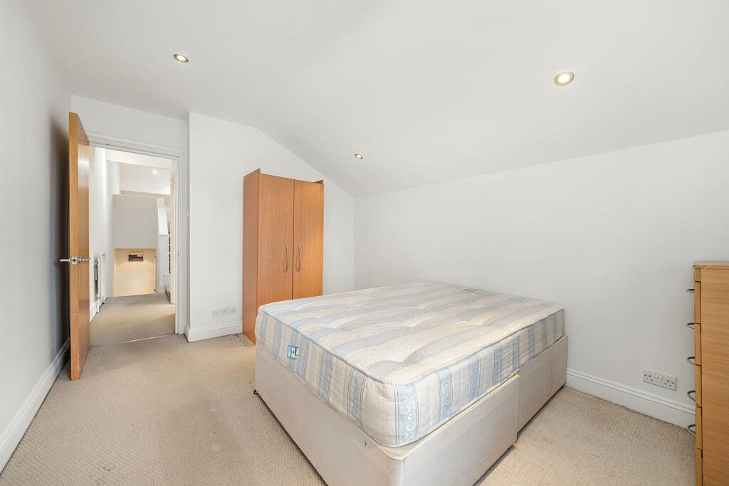 Bedroom (2).jpg
