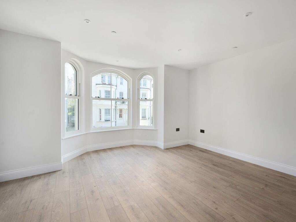 Living Room (pic 2)