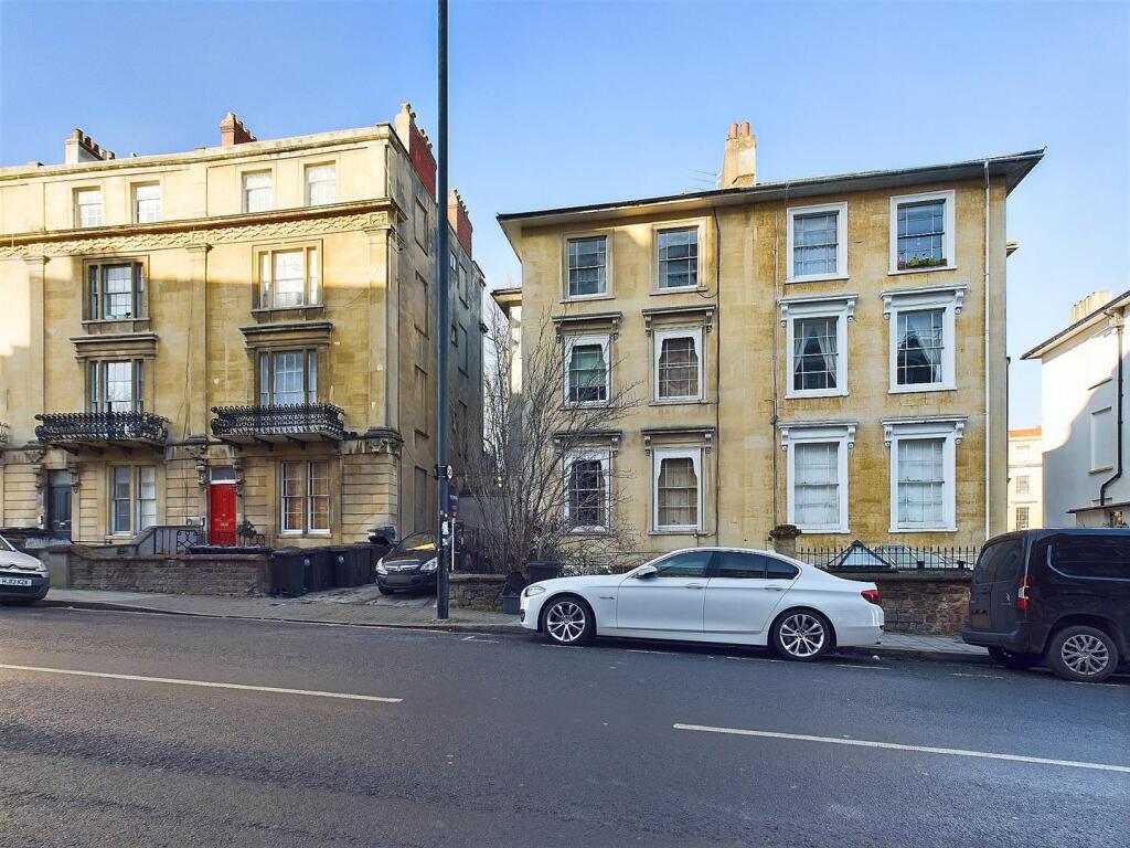 12 - 1 bedroom garden flat.jpg