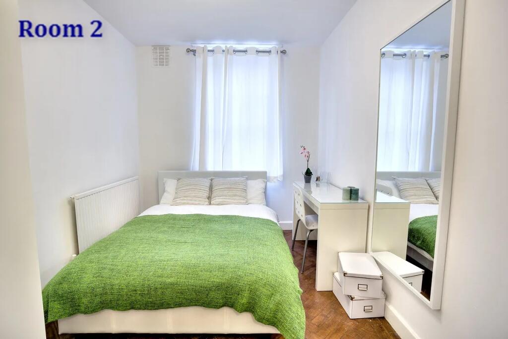 Bright and tidy double bedroom featuring a comf...