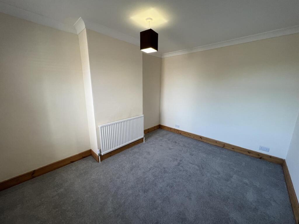 27 Charles Street bed 1.jpg