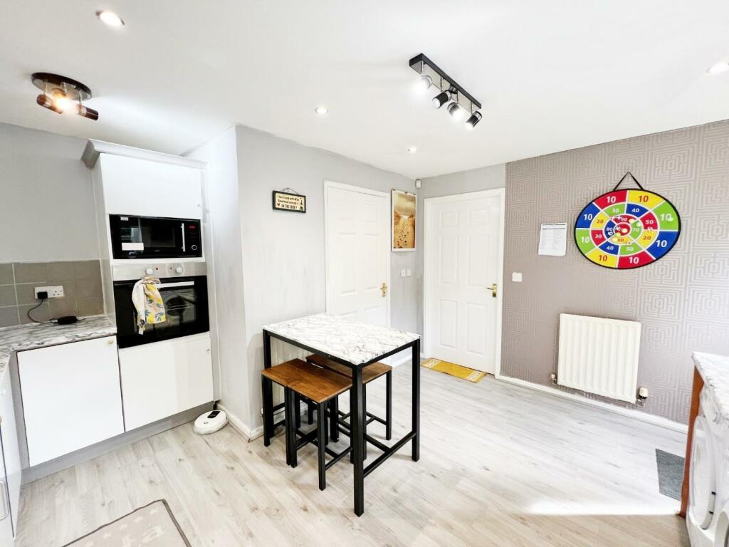 Kitchen pic 3.jpg