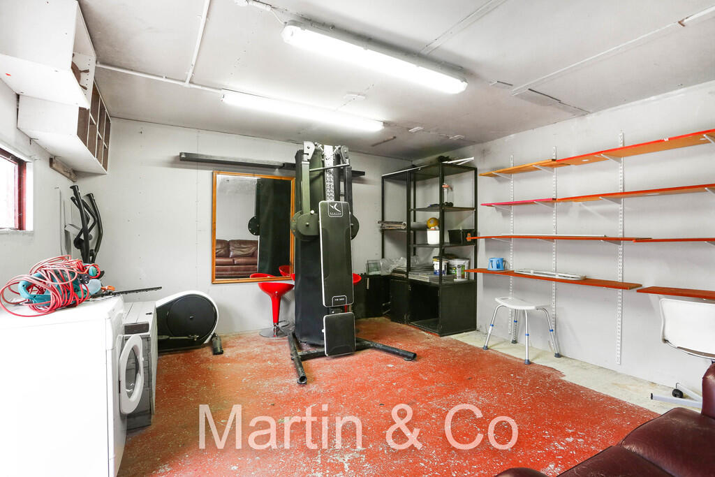 1552118070 - 33 T...