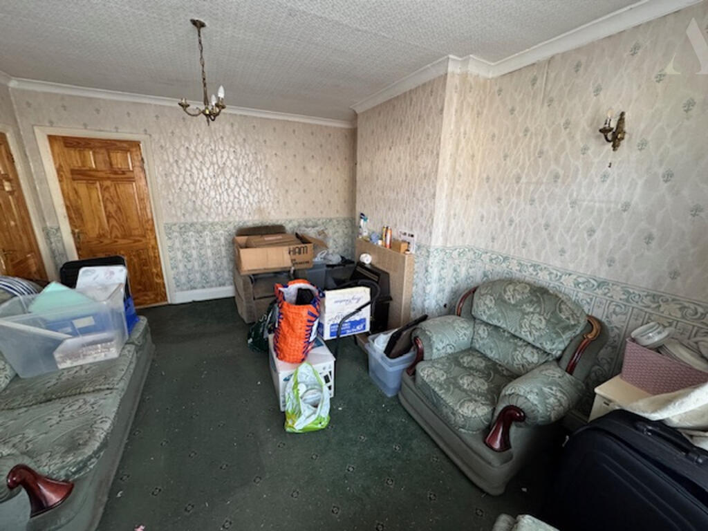 693 Alum Rock Road Lounge