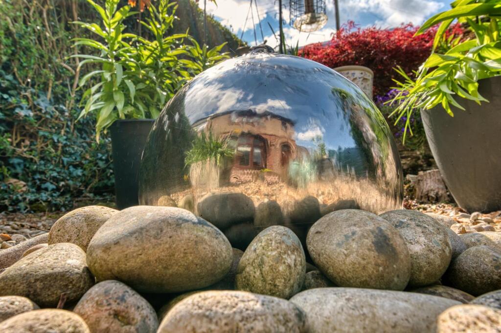 Water feature in front garden.jpg