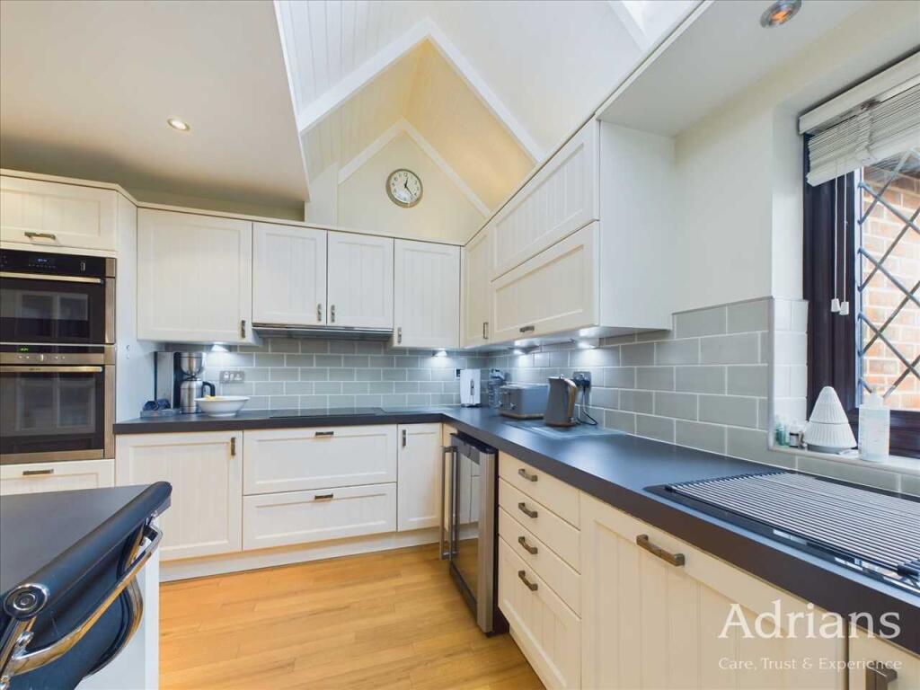 KITCHEN /