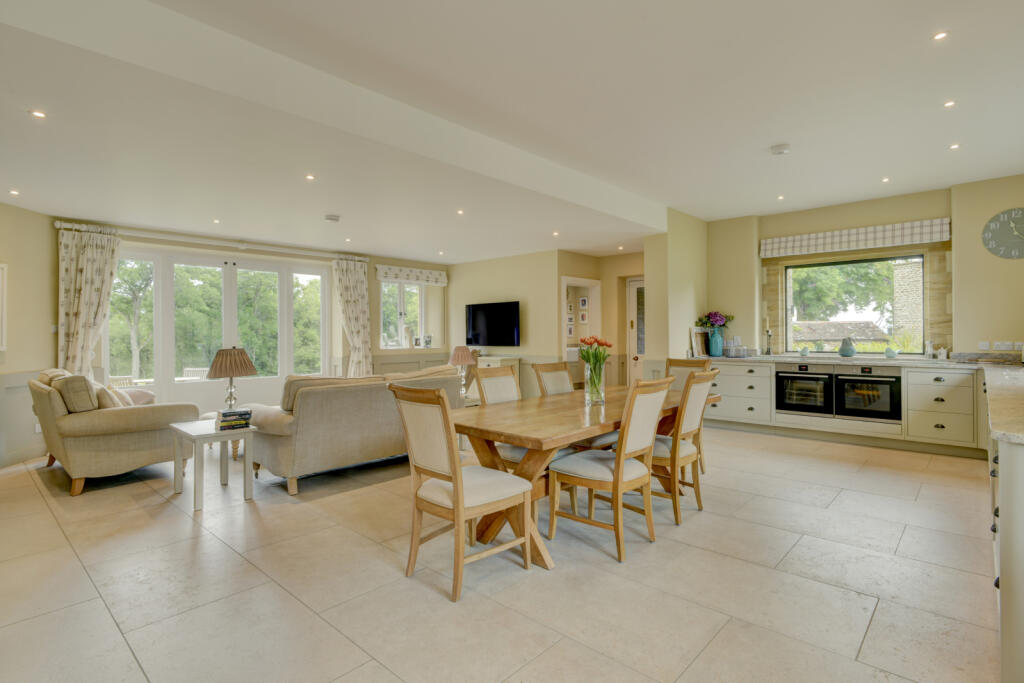 Kitchen/Living Area