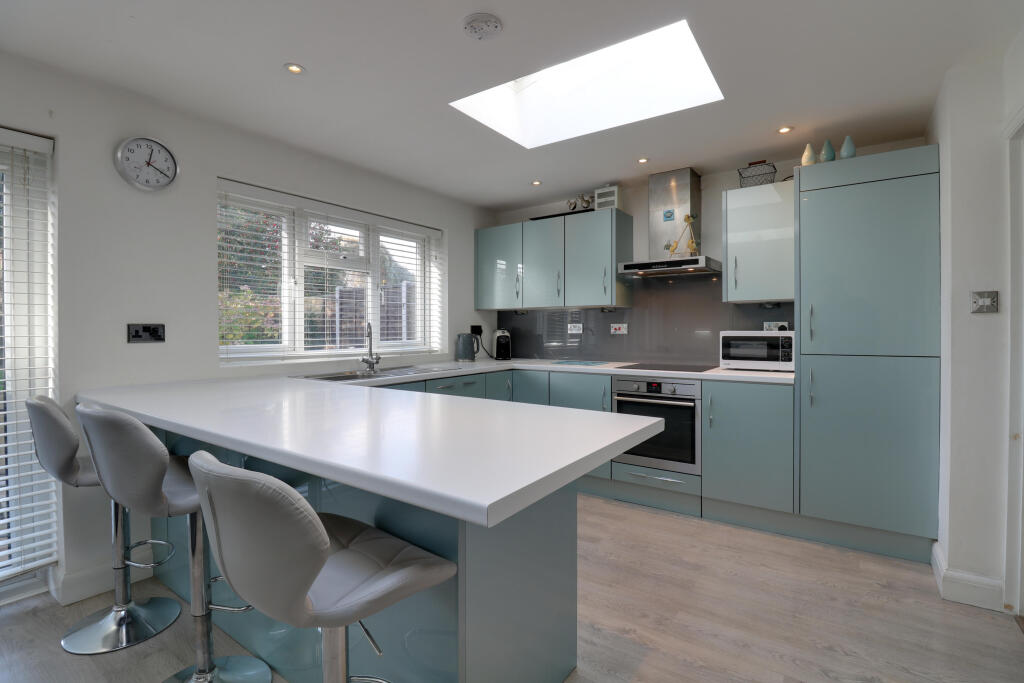 modern kitchen/breakfast