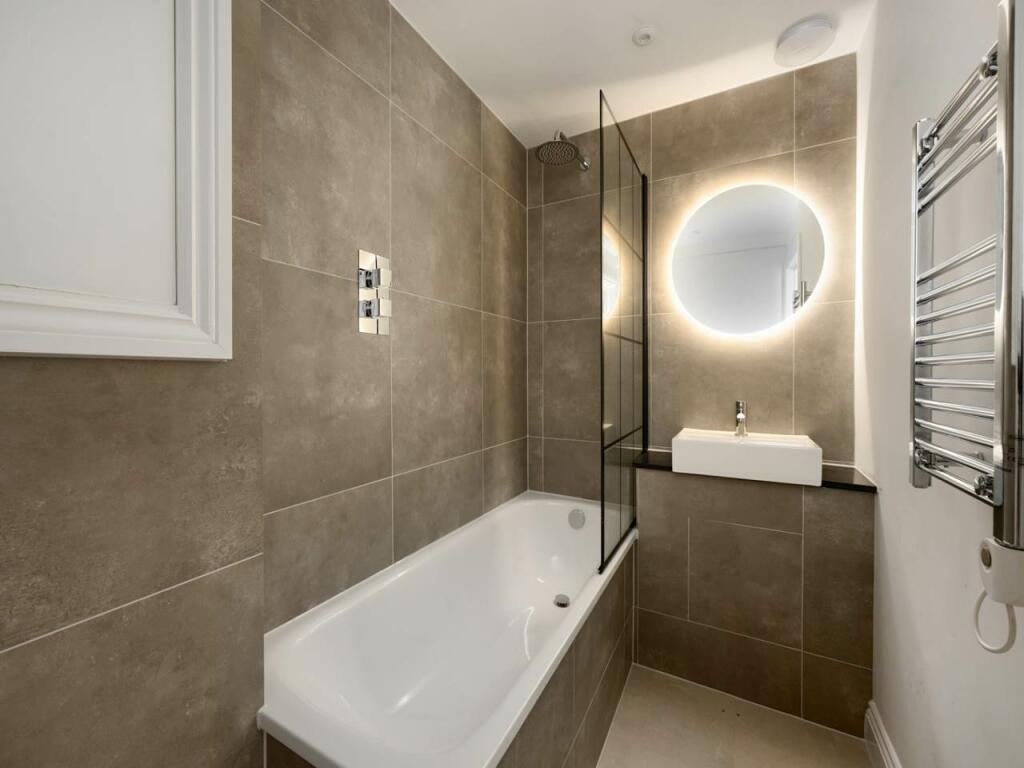 Bathroom (pic 2)