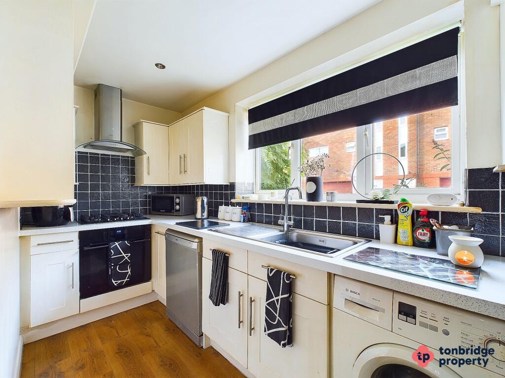 CAM03742G0-PR0013-STILL025