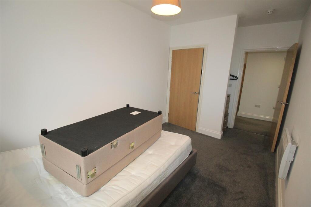 Duckworth Buildings, Flat 2, bed 2 (2).JPG