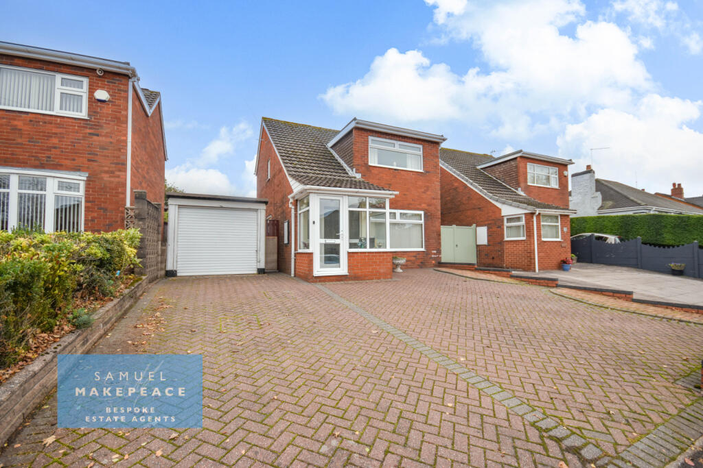 Spacious Two Bedroom Detached Property with Detac