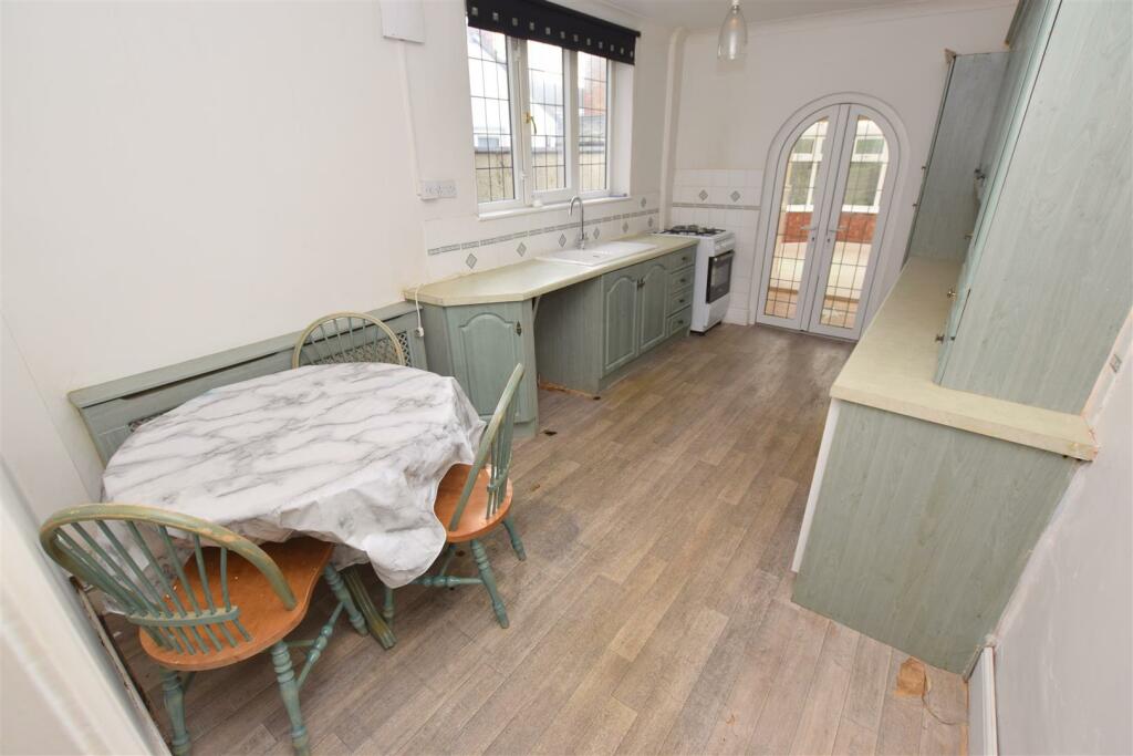 KITCHEN DINER