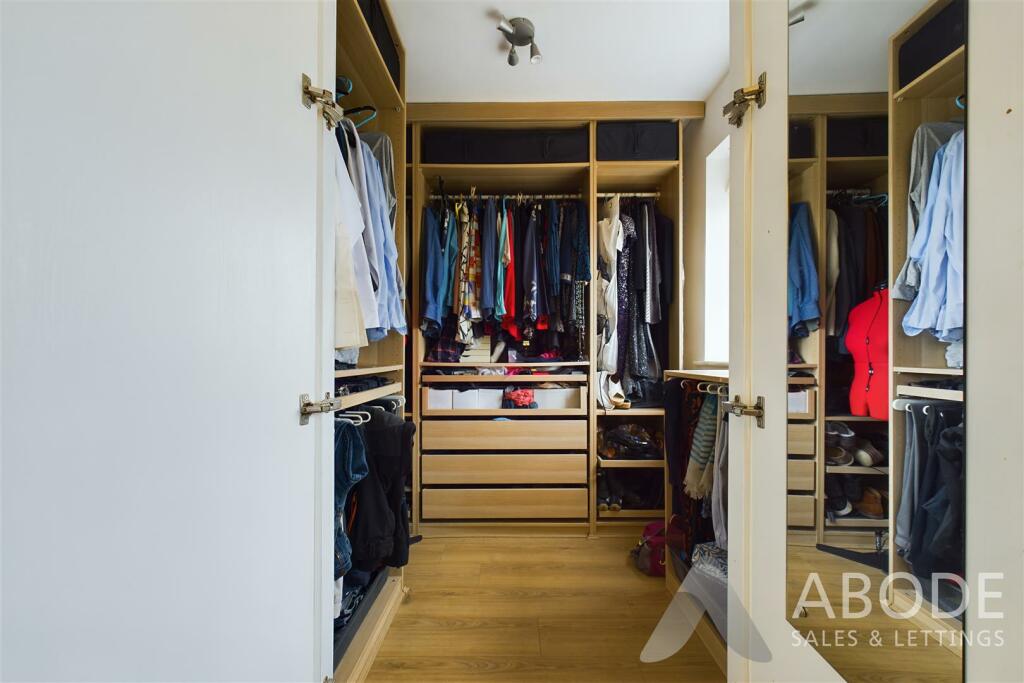 CAM03473G0-PR0201-STILL016.jpg
